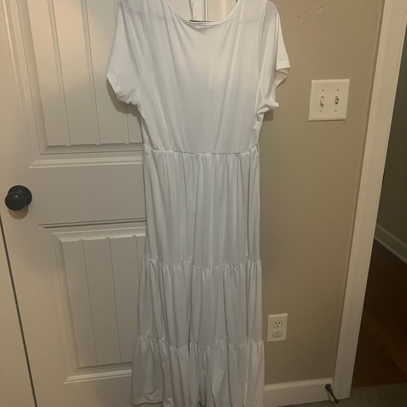 White dress - Picture 2 of 3